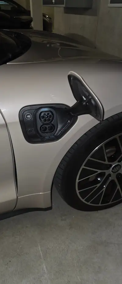 Porsche Taycan 4S — Berline électrique haute performance, 59 000 km, garantie étendue — Thumbnail 14
