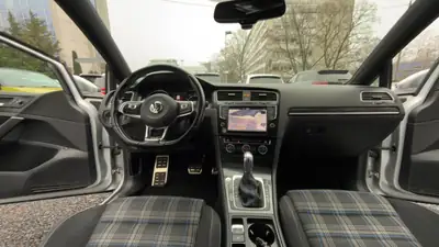 VW Golf 1.4 TSI GTE DSG — Hybride rechargeable performante, 172'000 km — Miniature 8