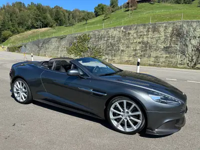 Aston Martin V12 Vanquish S Volante — Cabriolet grand tourisme 603 ch, 9400 km seulement — côté