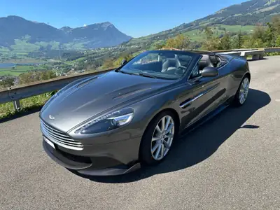 Aston Martin V12 Vanquish S Volante — Cabriolet grand tourisme 603 ch, 9400 km seulement — intérieur