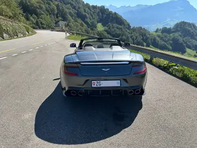 Aston Martin V12 Vanquish S Volante — Cabriolet grand tourisme 603 ch, 9400 km seulement — détail