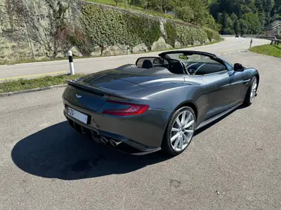 Aston Martin V12 Vanquish S Volante — Cabriolet grand tourisme 603 ch, 9400 km seulement — Miniature 8