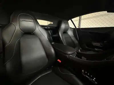 Aston Martin V12 Vanquish S Volante — Cabriolet grand tourisme 603 ch, 9400 km seulement — Miniature 13