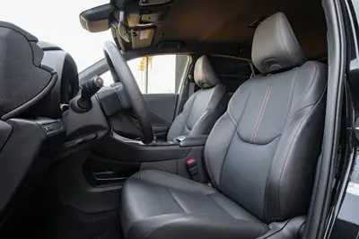 Lexus LBX FWD Elegant — Petit SUV hybride urbain, à peine roulé — Miniature 10
