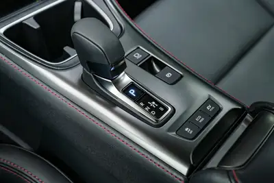 Lexus LBX FWD Elegant — Petit SUV hybride urbain, à peine roulé — Miniature 19
