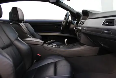 BMW M3 Cabriolet — 420 ch, transmission sport, État neuf — interior