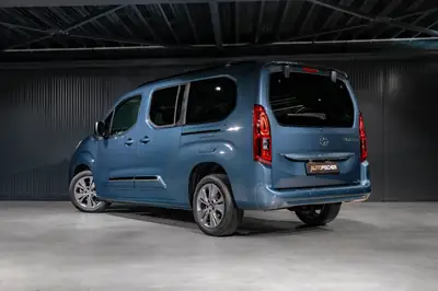 Toyota Proace City Verso — Monospace 7 places, diesel automatique, faible kilométrage — côté