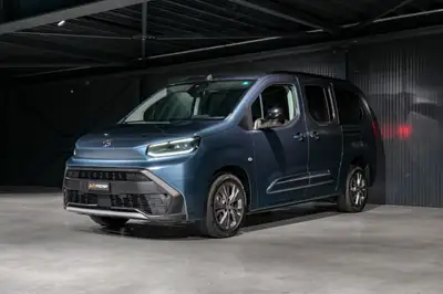 Toyota Proace City Verso — Monospace 7 places, diesel automatique, faible kilométrage — intérieur