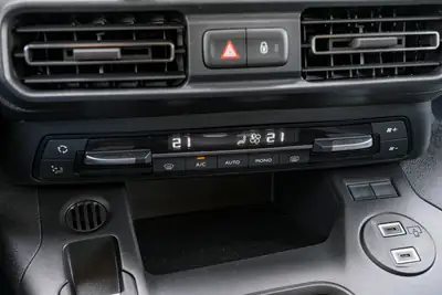 Toyota Proace City Verso — Monospace 7 places, diesel automatique, faible kilométrage — Miniature 21