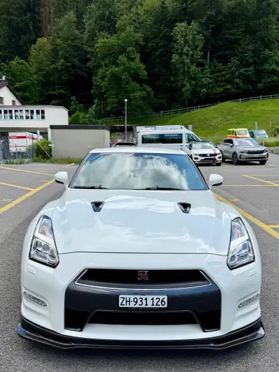 Nissan GT-R 3.8 V6 BiTurbo Track Edition — Supercar légendaire, 549 ch, historique complet — côté