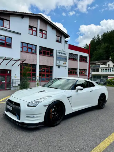 Nissan GT-R 3.8 V6 BiTurbo Track Edition — Supercar légendaire, 549 ch, historique complet — vue extérieure