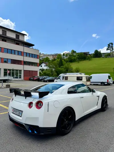 Nissan GT-R 3.8 V6 BiTurbo Track Edition — Supercar légendaire, 549 ch, historique complet — arrière