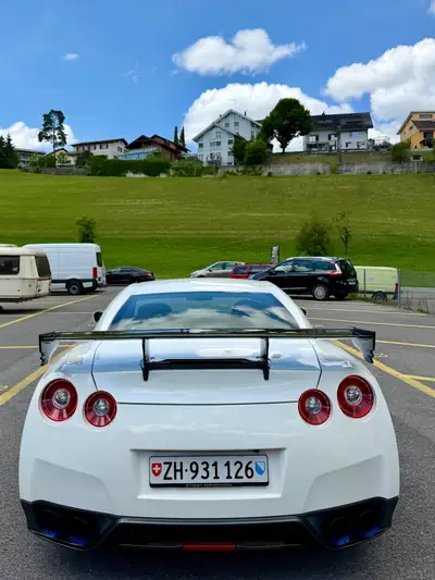 Nissan GT-R 3.8 V6 BiTurbo Track Edition — Supercar légendaire, 549 ch, historique complet — intérieur