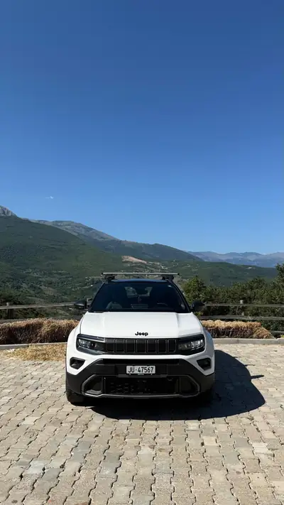 Jeep Avenger 1.2 MHEV 4xe Upland — SUV hybride compact, garantie usine jusqu'à 2028 — rear view