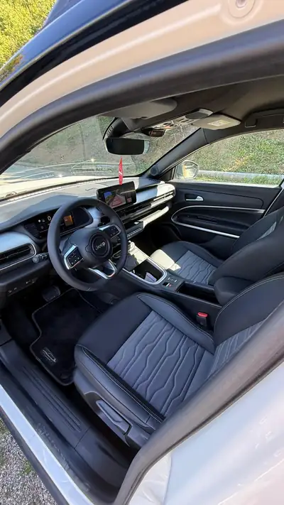 Jeep Avenger 1.2 MHEV 4xe Upland — SUV hybride compact, garantie usine jusqu'à 2028 — Thumbnail 10