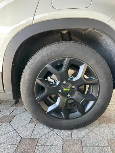 Jeep Avenger 1.2 MHEV 4xe Upland — SUV hybride compact, garantie usine jusqu'à 2028 — Thumbnail 16