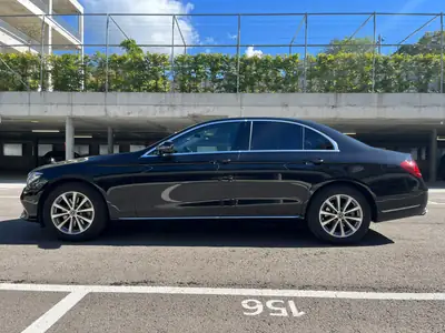Mercedes-Benz Classe E 220 Diesel — Berline élégante, motorisation efficace, 180 000 km — exterior view