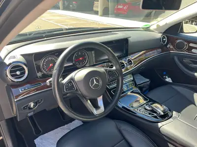 Mercedes-Benz Classe E 220 Diesel — Berline élégante, motorisation efficace, 180 000 km — dashboard