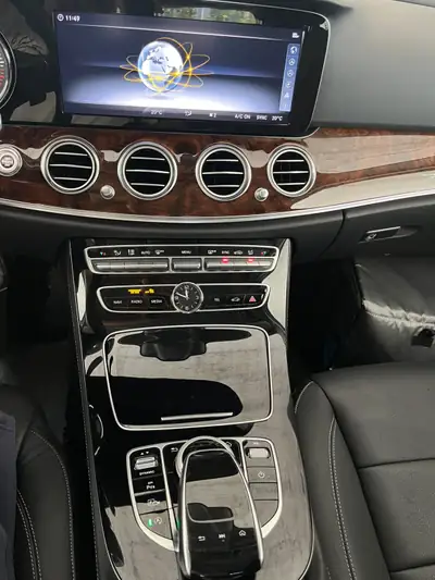 Mercedes-Benz Classe E 220 Diesel — Berline élégante, motorisation efficace, 180 000 km — Thumbnail 9