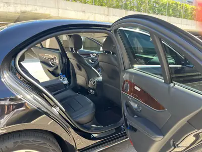 Mercedes-Benz Classe E 220 Diesel — Berline élégante, motorisation efficace, 180 000 km — Thumbnail 7