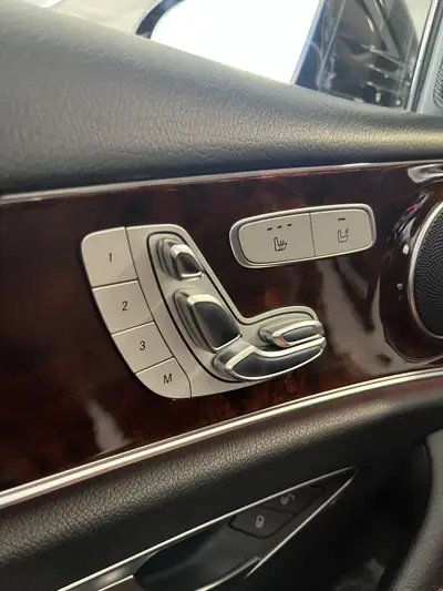 Mercedes-Benz Classe E 220 Diesel — Berline élégante, motorisation efficace, 180 000 km — Thumbnail 10