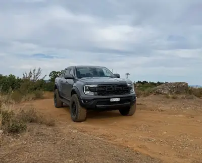 Ford Ranger 3.0 EcoBoost 4x4 Raptor — Robustesse et performance sans compromis — vista esterna