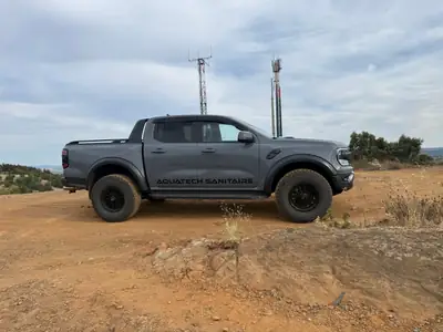 Ford Ranger 3.0 EcoBoost 4x4 Raptor — Robustesse et performance sans compromis — vista posteriore