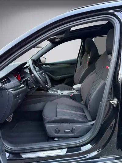Skoda Octavia Combi RS 200 PS — 4x4 diesel performant, équipement premium — Miniature 10