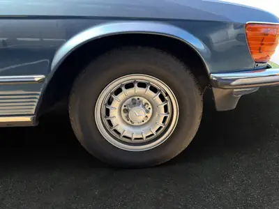 Mercedes-Benz 280 SL — Cabriolet de légende, véhicule vétéran impeccable — Miniature 9