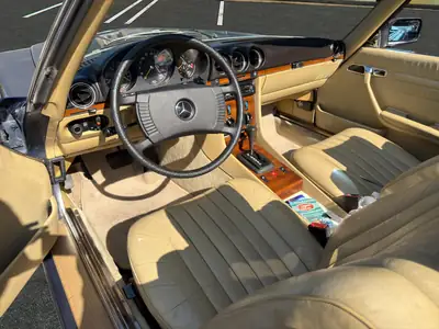 Mercedes-Benz 280 SL — Cabriolet de légende, véhicule vétéran impeccable — Miniature 10