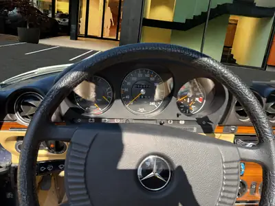 Mercedes-Benz 280 SL — Cabriolet de légende, véhicule vétéran impeccable — Miniature 15