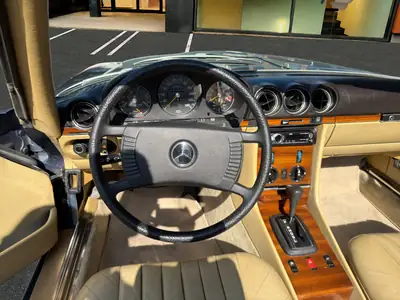 Mercedes-Benz 280 SL — Cabriolet de légende, véhicule vétéran impeccable — Miniature 14