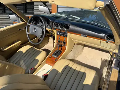 Mercedes-Benz 280 SL — Cabriolet de légende, véhicule vétéran impeccable — Miniature 13