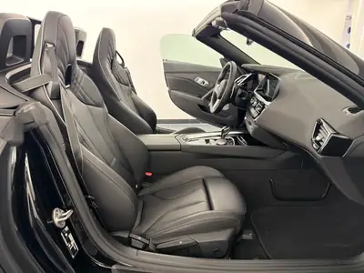 BMW Z4 M40i 2025 — Roadster sportif cabriolet, première main avec garantie constructeur — Miniature 8