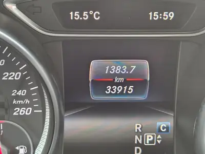Mercedes-Benz A 180 AMG Line — Élégance compacte, 35 000 km seulement — Heckansicht