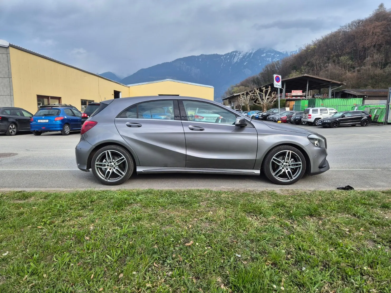 Mercedes-Benz A 180 AMG Line — Élégance compacte, 35 000 km seulement