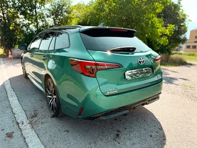 Toyota Corolla 2.0 HSD GR Sport — Hybride performant, break spacieux et économe — side view