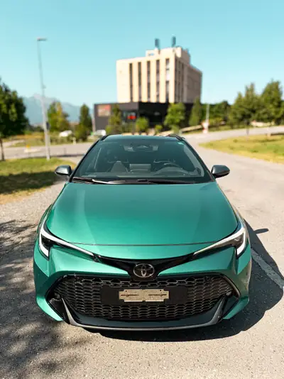 Toyota Corolla 2.0 HSD GR Sport — Hybride performant, break spacieux et économe — exterior view
