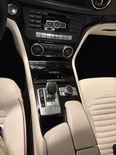 Mercedes-Benz SL 500 V8 — Cabriolet de prestige, 435 ch et seulement 51 800 km — Detail
