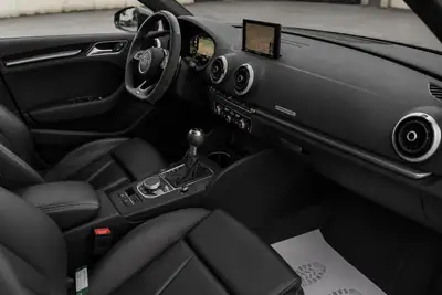 Audi RS3 Sedan 2.5 TSI Quattro — 400 ch, sportive allemande à bas kilométrage — Miniature 13