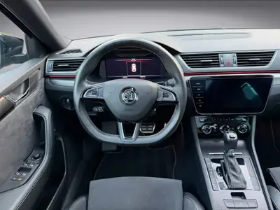 Skoda Superb Combi 2.0 TSI SportLine Plus 4x4 — Break premium, 272 ch et traction intégrale — Miniature 7