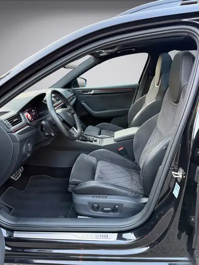 Skoda Superb Combi 2.0 TSI SportLine Plus 4x4 — Break premium, 272 ch et traction intégrale — Miniature 8