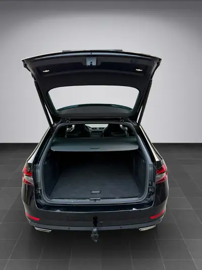 Skoda Superb Combi 2.0 TSI SportLine Plus 4x4 — Break premium, 272 ch et traction intégrale — Miniature 19