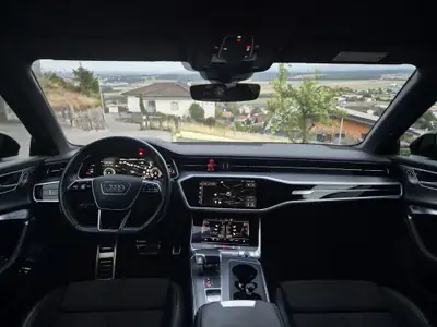Audi A6 Avant 55 TFSI e — Hybride rechargeable, quattro sport et faible kilométrage — dashboard
