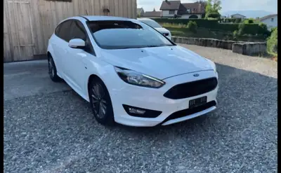 Ford Focus 1.0i EcoBoost 125 ST-Line — Compacte dynamique, consommation maîtrisée — vue extérieure