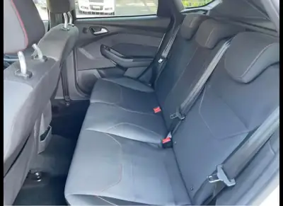 Ford Focus 1.0i EcoBoost 125 ST-Line — Compacte dynamique, consommation maîtrisée — tableau de bord