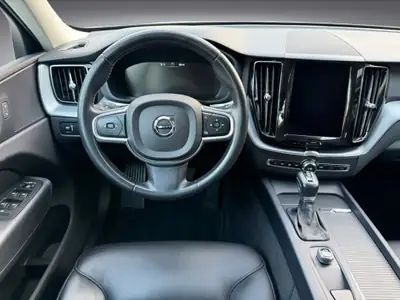 Volvo XC60 D4 AWD Momentum — SUV premium diesel, 96'300 km, tout équipé — Miniature 8