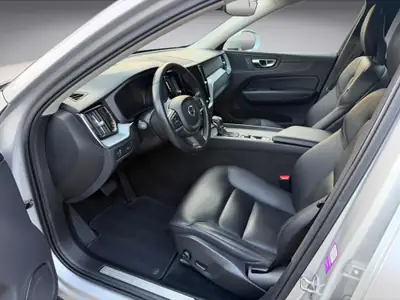 Volvo XC60 D4 AWD Momentum — SUV premium diesel, 96'300 km, tout équipé — Miniature 10