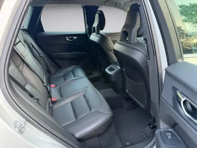 Volvo XC60 D4 AWD Momentum — SUV premium diesel, 96'300 km, tout équipé — Miniature 12
