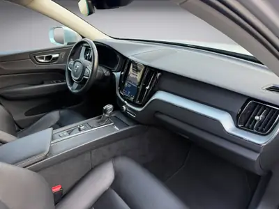 Volvo XC60 D4 AWD Momentum — SUV premium diesel, 96'300 km, tout équipé — Miniature 14